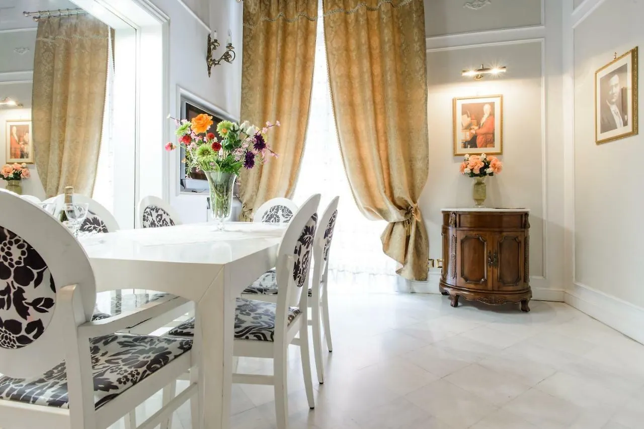 Appartement Edoardo Al Plebiscito à Naples Italie